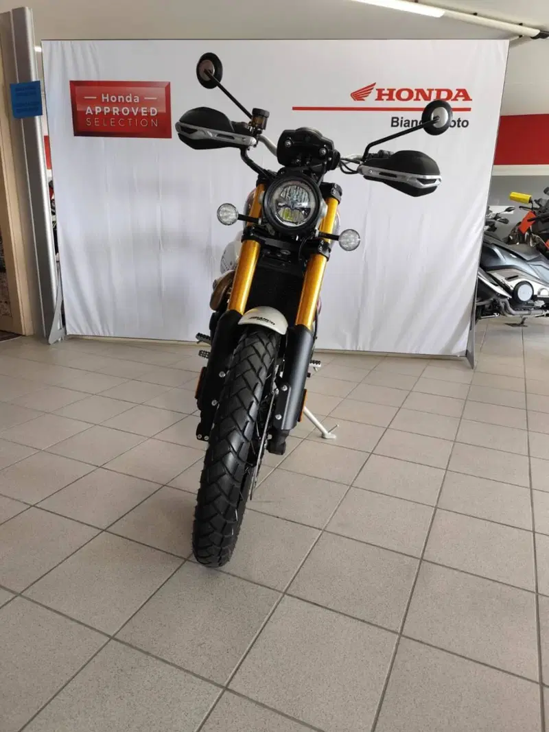 Triumph Scrambler 1200 XE Gold Line Edition (2021 - 22) (5)