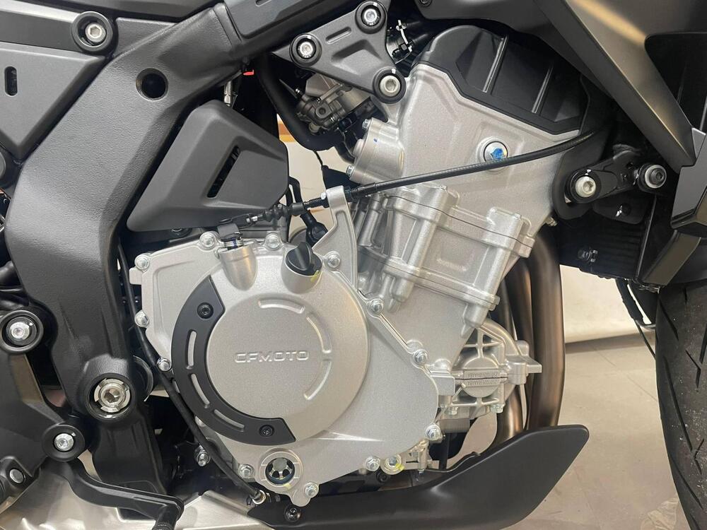 CFMOTO 675NK (2025) (5)