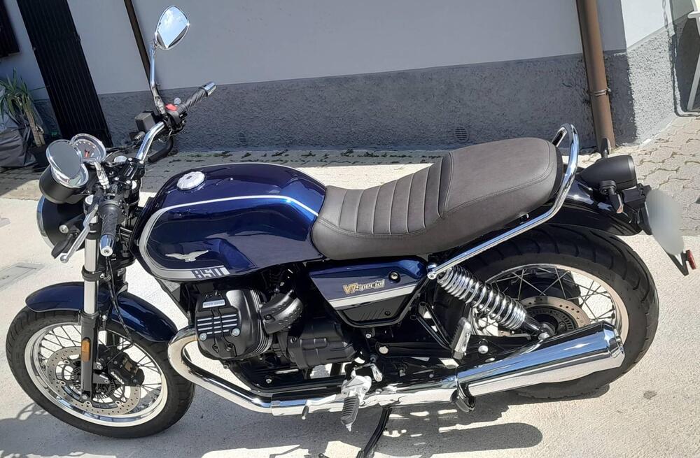 Moto Guzzi V7 Special (2021 - 24) (2)