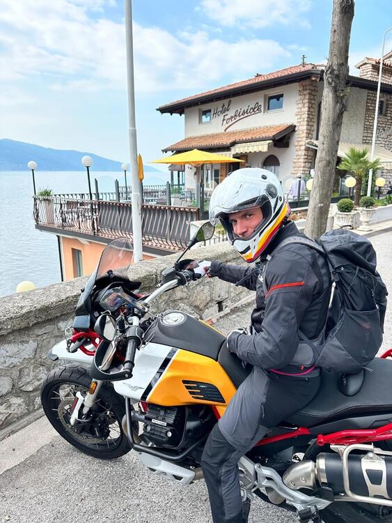 Moto Guzzi V85 TT Evocative Graphics (2021 - 23) (4)