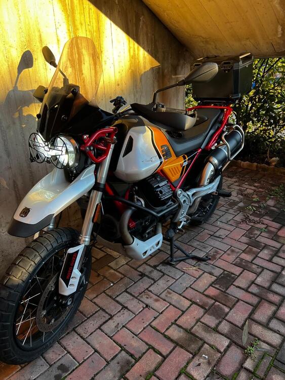 Moto Guzzi V85 TT Evocative Graphics (2021 - 23) (5)