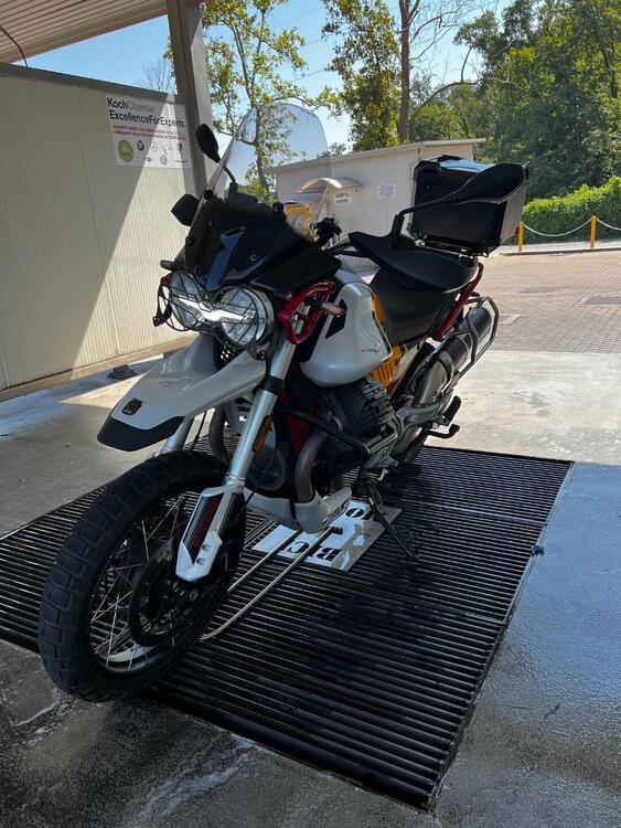 Moto Guzzi V85 TT Evocative Graphics (2021 - 23)