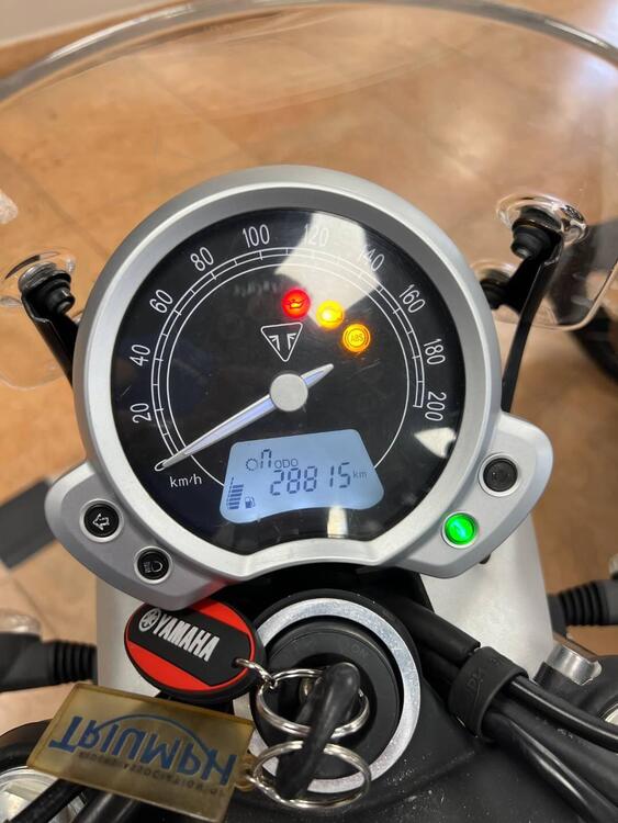 Triumph Street Twin 900 (2016) (4)