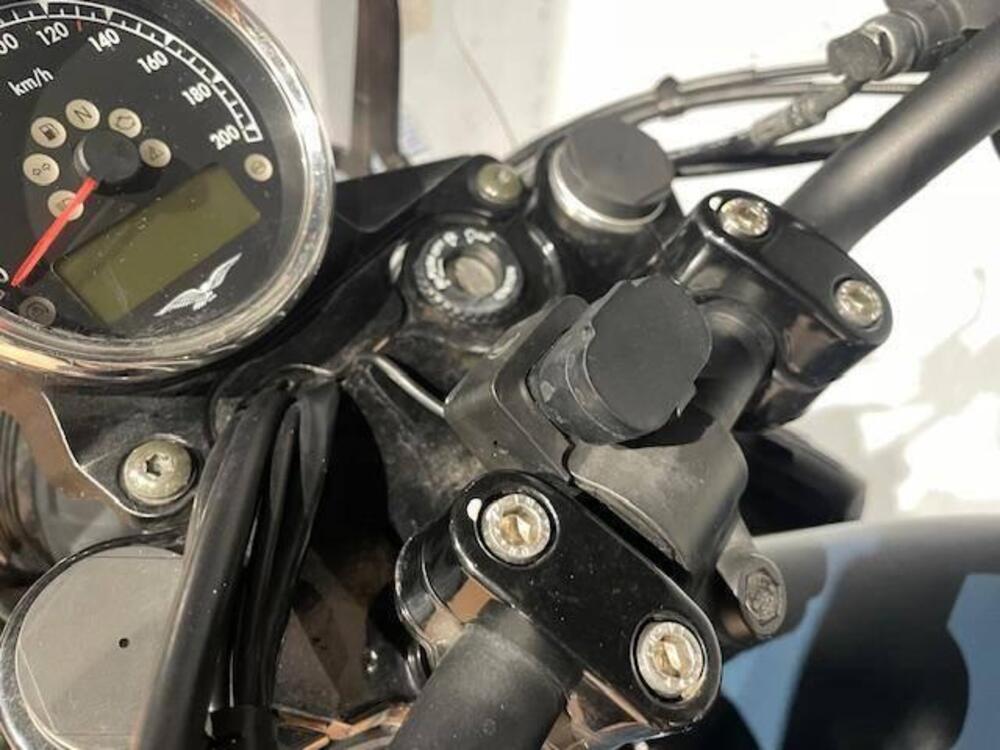 Moto Guzzi V7 III Stone (2017 - 20) (3)