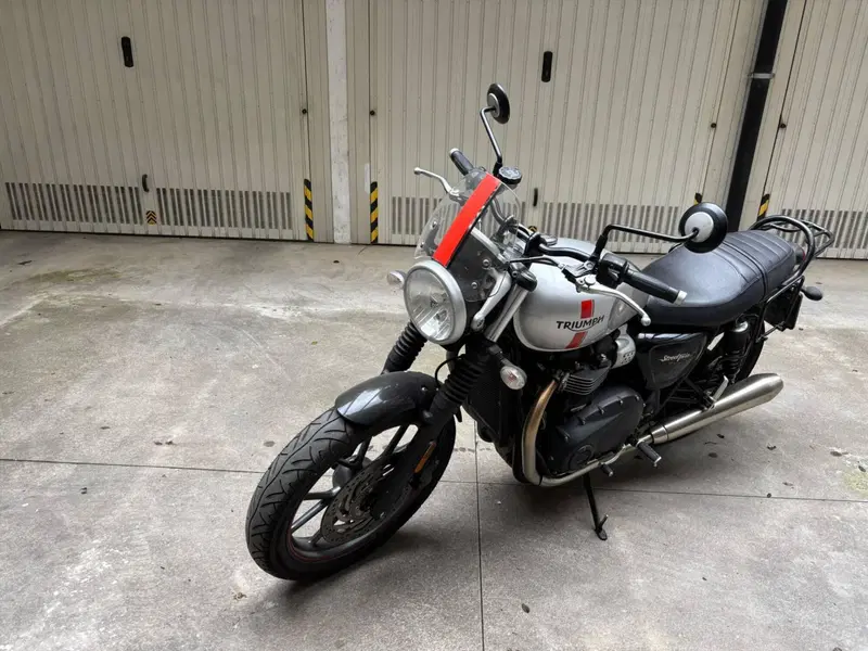 Triumph Street Twin 900 (2016) (2)