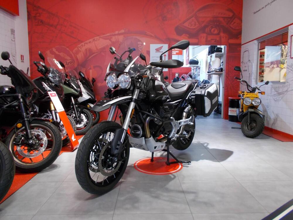 Moto Guzzi V85 TT Guardia d'Onore (2022 - 23) (3)