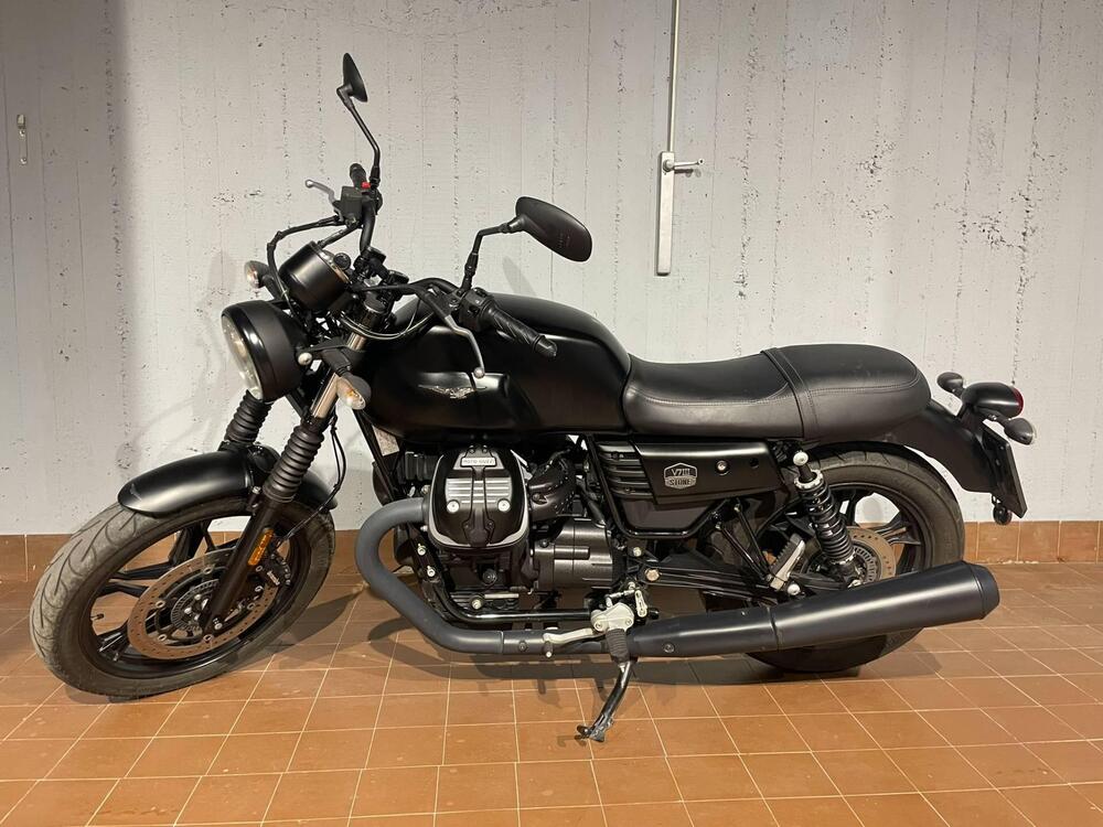 Moto Guzzi V7 III Stone (2017 - 20) (2)