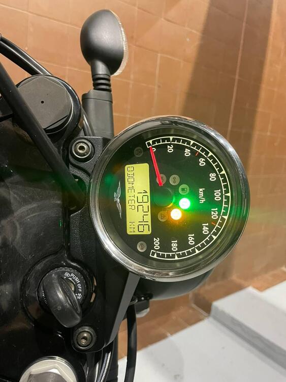 Moto Guzzi V7 III Stone (2017 - 20) (3)