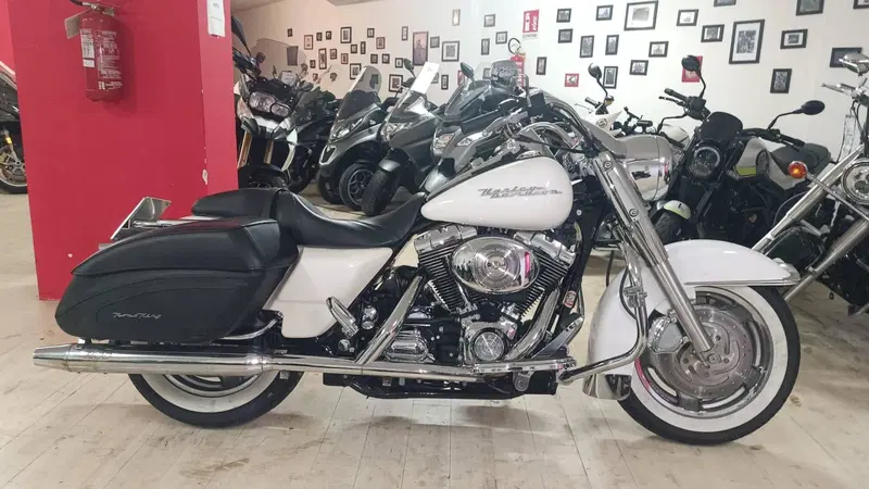 Harley-Davidson 1450 Road King Custom (2005 - 06) - FLHRS