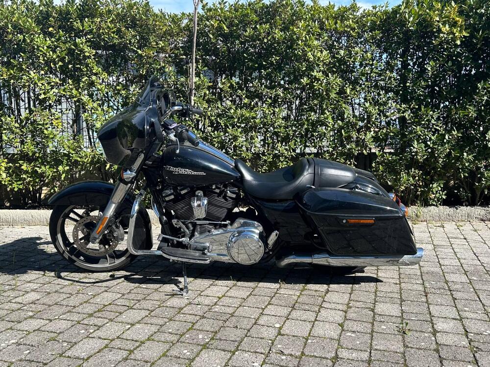 Harley-Davidson 107 Street Glide (2017 - 19) - FLHX (4)