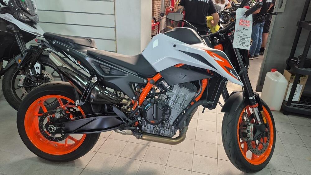 KTM 890 Duke R (2021)
