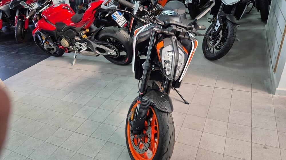 KTM 890 Duke R (2021) (3)