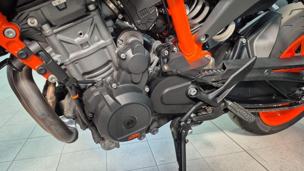 KTM 890 Duke R (2021) (5)