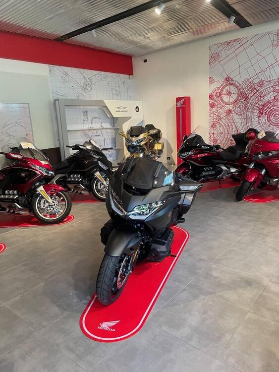 Honda GL 1800 Gold Wing 50° Anniversario (2025) (2)