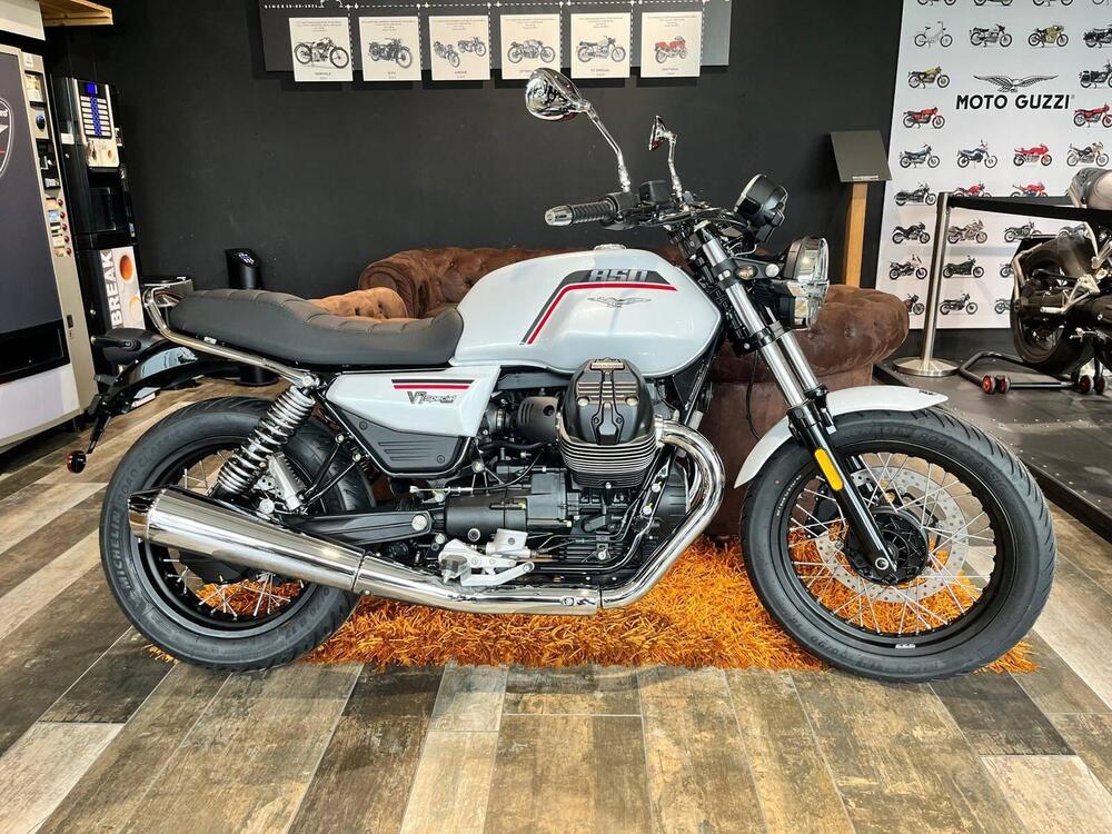 Moto Guzzi V7 Special (2025) (2)