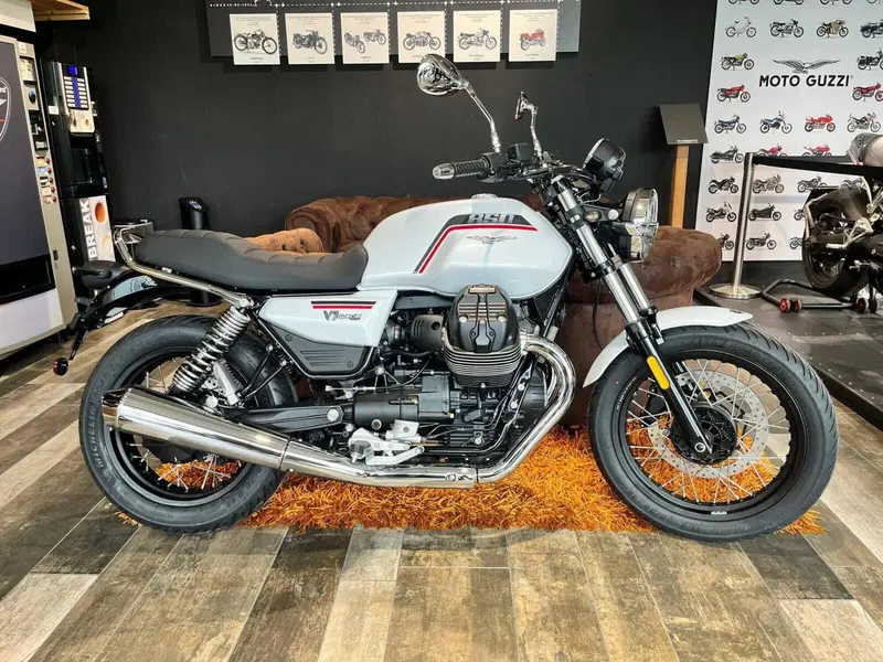Moto Guzzi V7 Special (2025 - 26) (2)