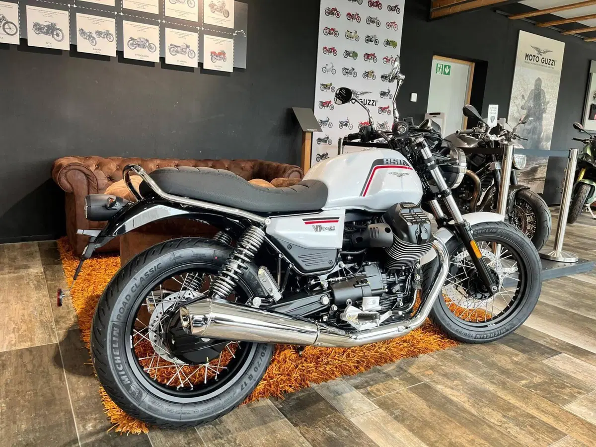 Moto Guzzi V7 Special (2025 - 26) (4)