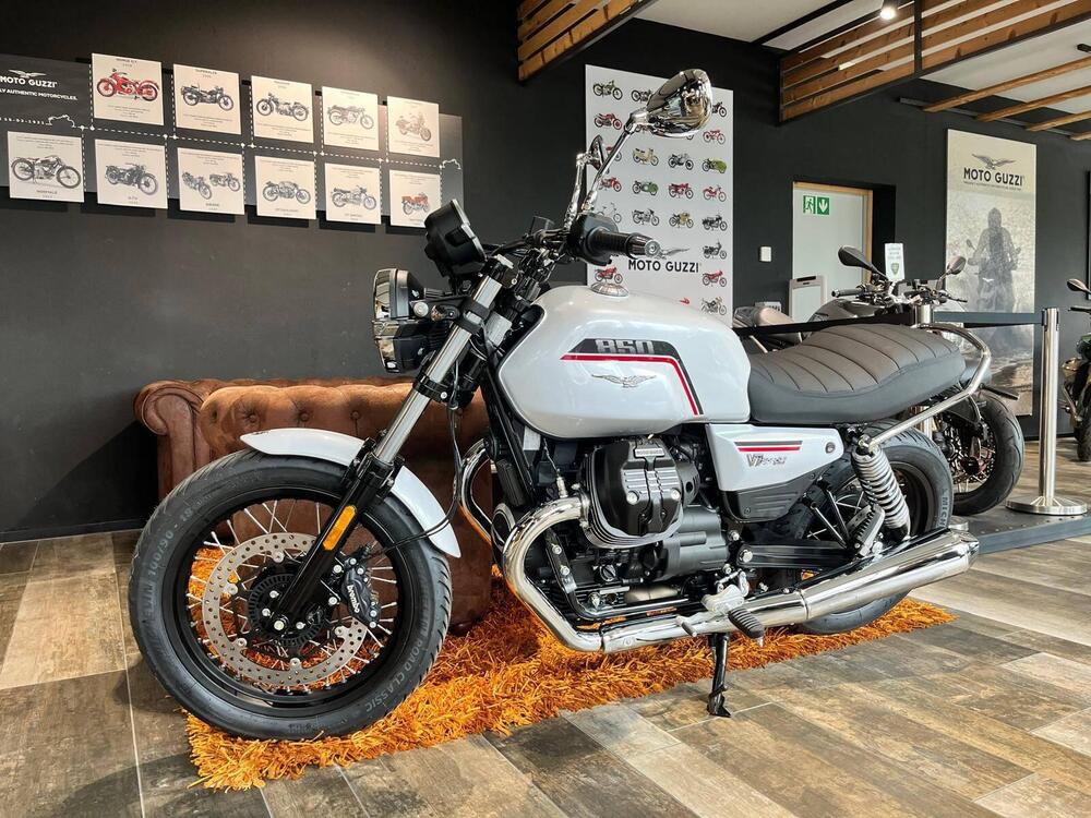 Moto Guzzi V7 Special (2025) (3)