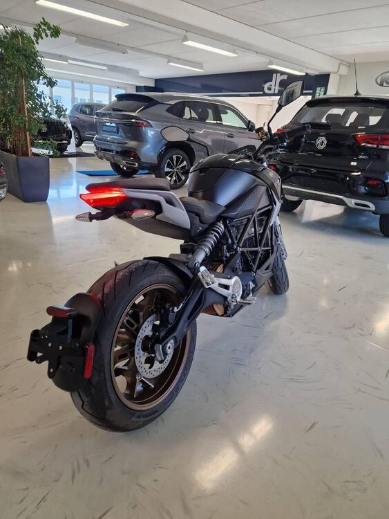 Zero SR-F (2019 - 25) (3)