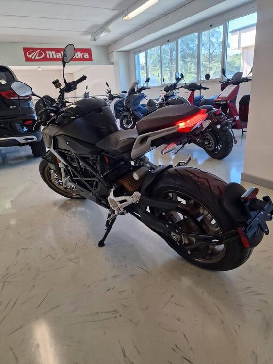Zero SR-F (2019 - 25) (4)