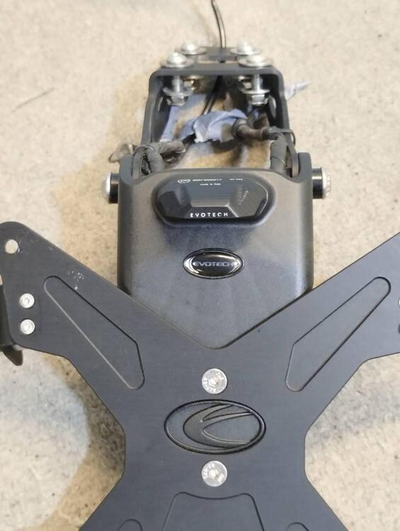 Portatarga Evotech Kawasaki Ninja ZX-4RR 2024 + Fr (3)