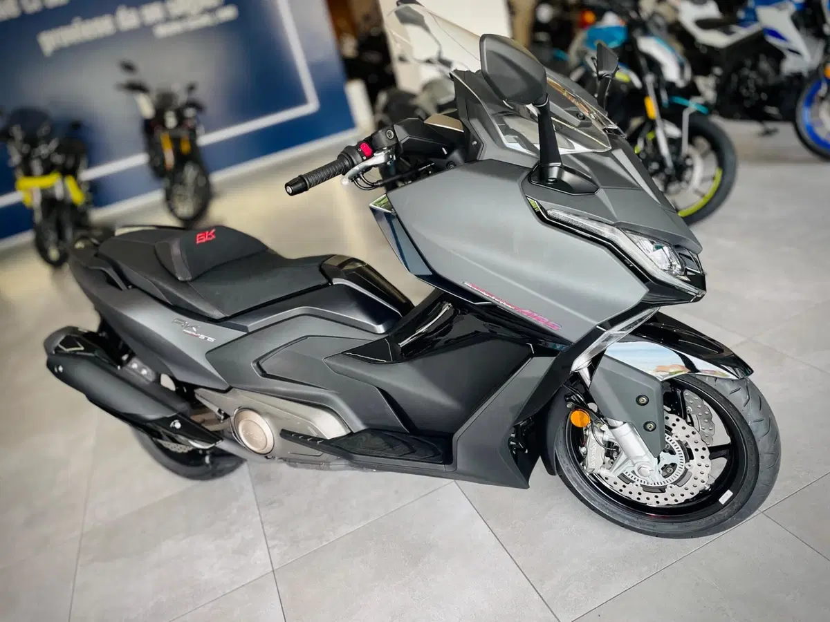 Kymco AK 575 Premium (2025 - 26)