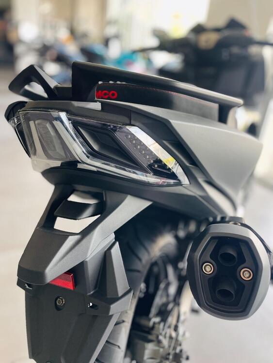 Kymco AK 575 Premium (2025) (2)