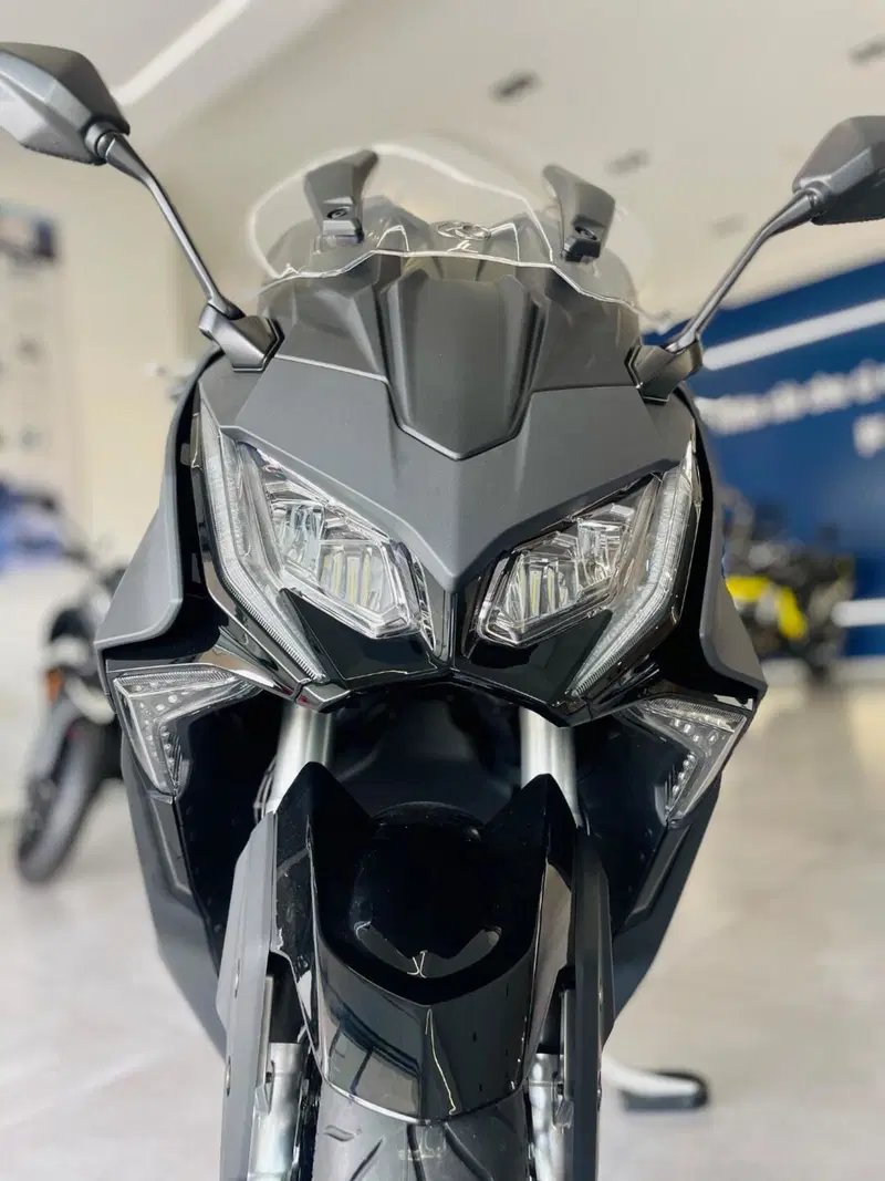 Kymco AK 575 Premium (2025 - 26) (3)