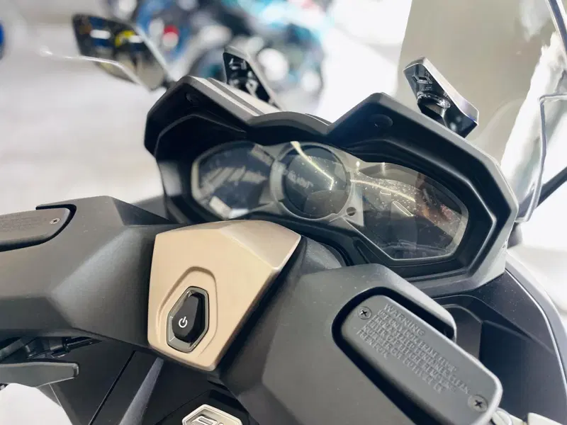 Kymco AK 575 Premium (2025 - 26) (6)
