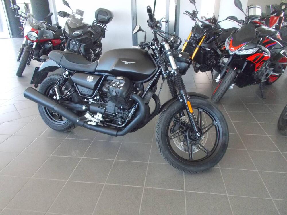 Moto Guzzi V7 Stone (2021 - 24)