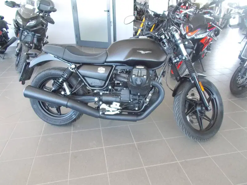 Moto Guzzi V7 Stone (2021 - 24) (2)