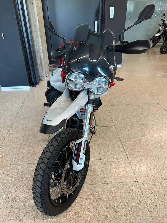 Moto Guzzi V85 TT (2021 - 23) (3)