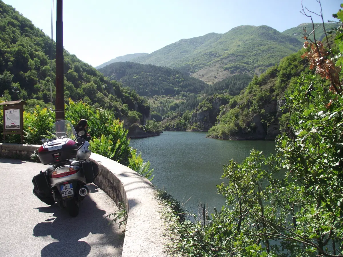 Viaggi in moto: da Roma alle Gole del Saggitario