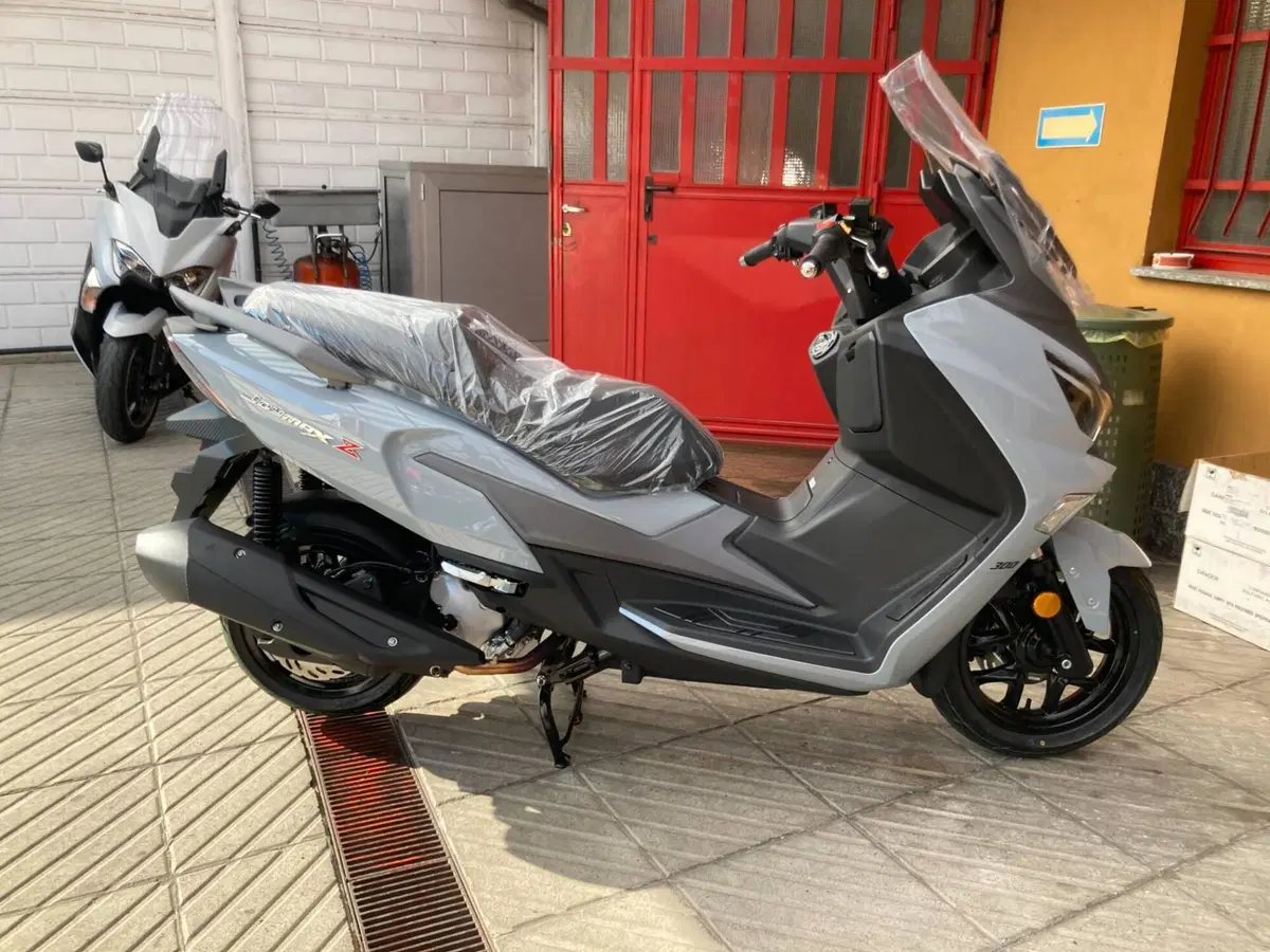 Sym Joymax 300 Z (2025 - 26) (4)