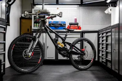Brembo fa il suo ingresso nel mondo MTB con Specialized: nasce una partnership "tutta in discesa"