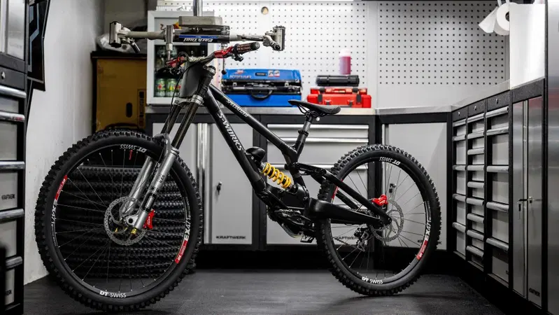Brembo fa il suo ingresso nel mondo MTB con Specialized: nasce una partnership "tutta in discesa"