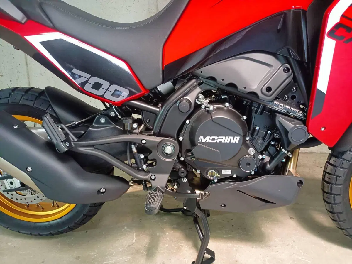 Moto Morini X-Cape 700 Gold Edition (2025 - 26) (11)