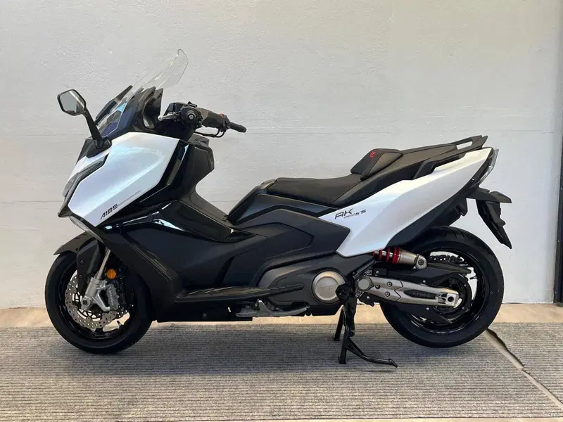 Kymco AK 575 Premium (2025 - 26) (2)