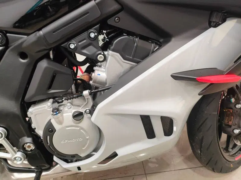 CFMOTO 675SR-R (2025 - 26) (7)