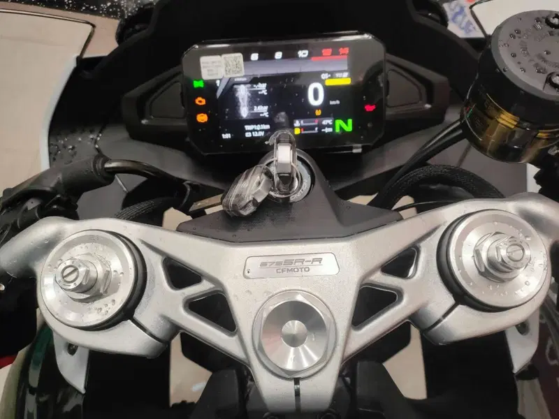 CFMOTO 675SR-R (2025 - 26) (10)