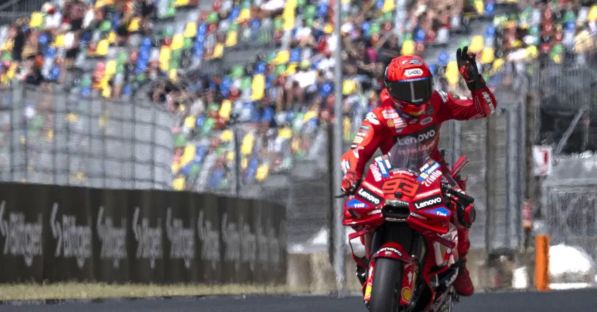 MotoGP 2025. GP d'Italia al Mugello. Le Ducati rosse volano: 1&deg; Marc Marquez (100&ordf; pole!), 2&deg; Pecco Bagnaia [RISULTATI]