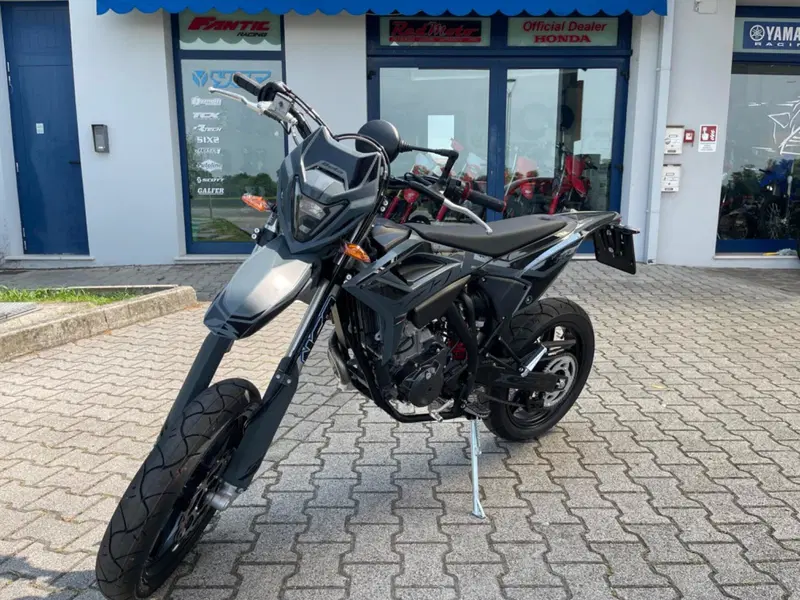 Betamotor RR 125 4T Motard T - X Special Edition (2025 - 26) (2)