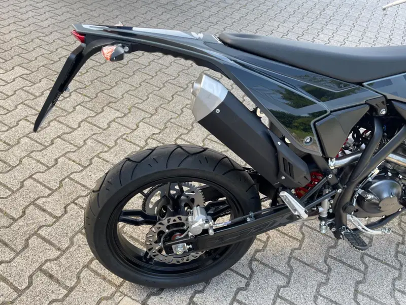 Betamotor RR 125 4T Motard T - X Special Edition (2025 - 26) (5)