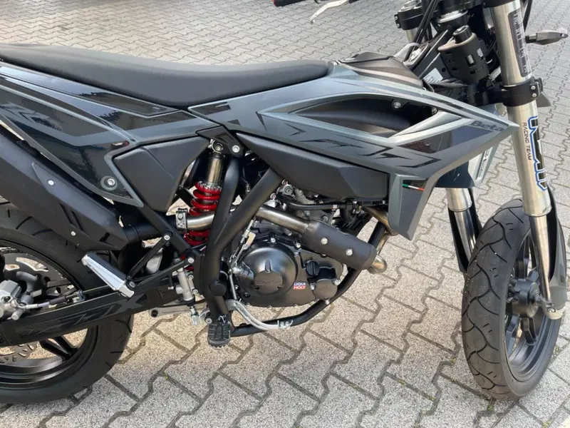 Betamotor RR 125 4T Motard T - X Special Edition (2025 - 26) (6)