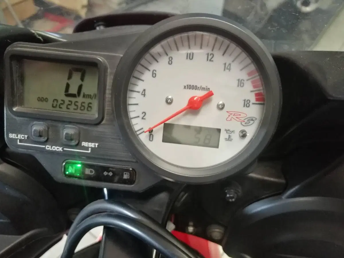 Yamaha YZF R6 (1999 - 00) (7)