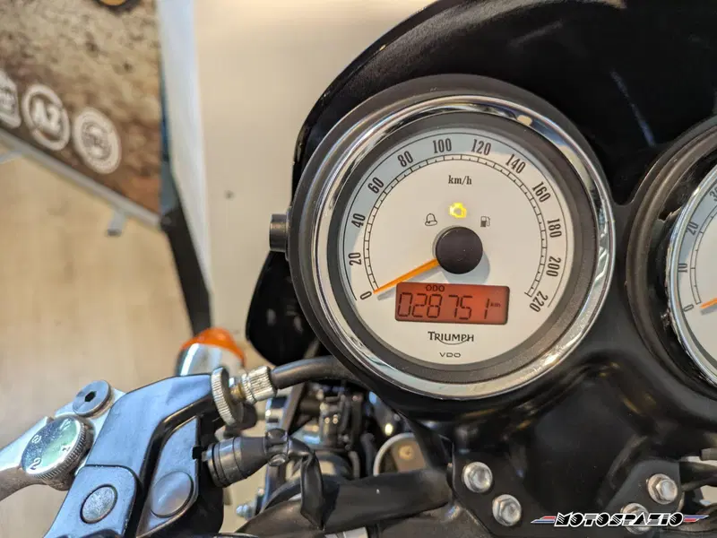 Triumph Thruxton 900 (2004 - 15) (4)