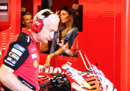 Tardozzi torna sui fischi a Marquez: Basta, sono cose legate a 10 anni fa! Vorrei che Marc e Valentino si stringessero la mano [VIDEO]