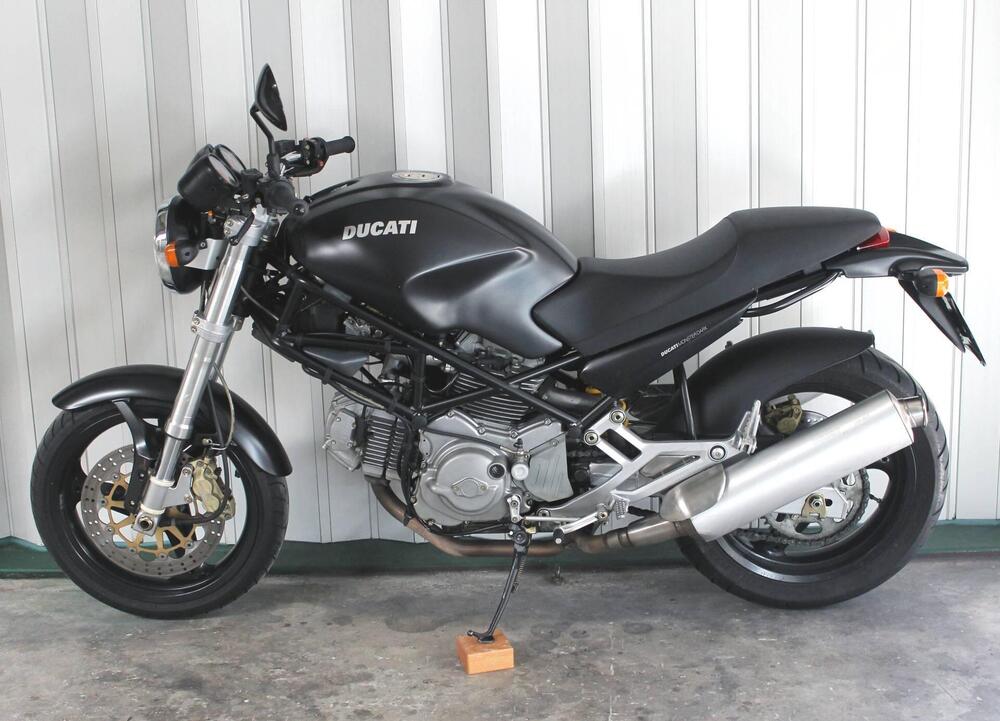 Ducati Monster 600 Dark (1998 - 01) (2)