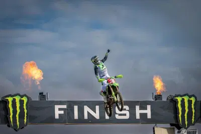 MXGP25 #12 Gran Bertagna. Vince Febvre, Coldenhoff allo scoperto, Laengenfelder in volo [VIDEO]