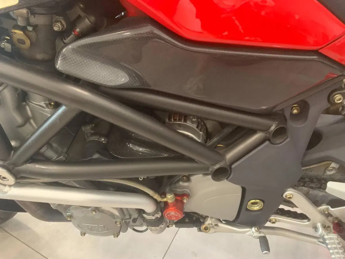 MV Agusta Brutale 750 S (2002 - 06) (8)